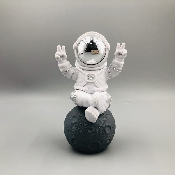 Street27Â® Astronaut Figurine Showpiece for Home DÃ©cor Idols for Office Desk Table Astronaut Toy for Car Dashboard, Statue for Gift Gifting Items Birthday Decoration (Silver Small)