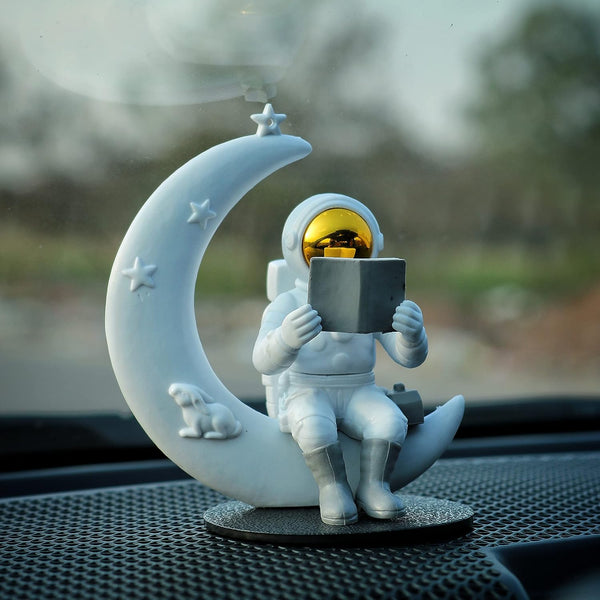 Street27Â® Astronaut Figurine Showpiece for Home DÃ©cor Idols for Office Desk Table Astronaut Toy for Car Dashboard, Statue for Gift Gifting Items Birthday Decoration (Golden)