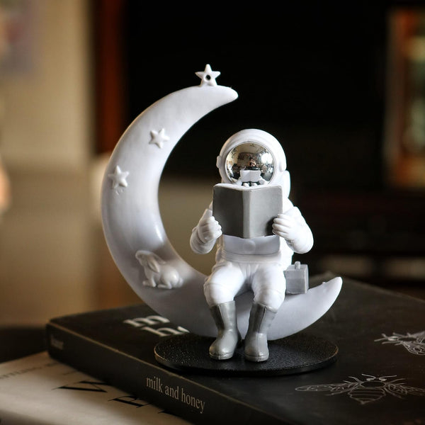 Street27Â® Astronaut Figurine Showpiece for Home DÃ©cor Idols for Office Desk Table Astronaut Toy for Car Dashboard, Statue for Gift Gifting Items Birthday Decoration (Silver)