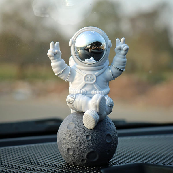 Street27Â® Astronaut Figurine Showpiece for Home DÃ©cor Idols for Office Desk Table Astronaut Toy for Car Dashboard, Statue for Gift Gifting Items Birthday Decoration (Silver Large)