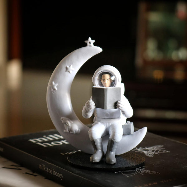 Street27Â® Astronaut Figurine Showpiece for Home DÃ©cor Idols for Office Desk Table Astronaut Toy for Car Dashboard, Statue for Gift Gifting Items Birthday Decoration (Human)